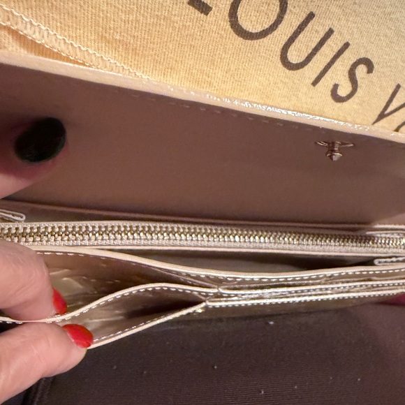 Louis Vuitton Vernis Sarah Wallet - Picture 10 of 14